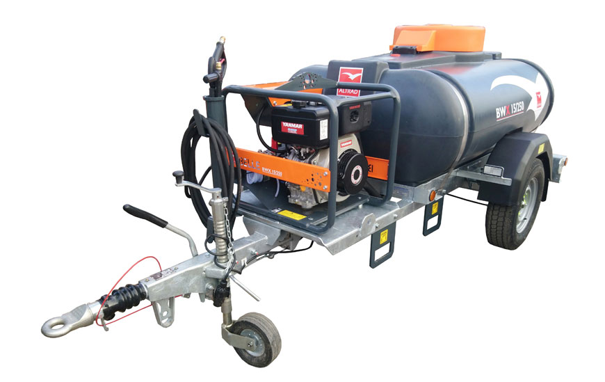 Towable Pressure washer with Bowser